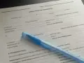 Umowa darowizny samochodu. Dokument zawiera dane darczyńcy i obdarowanego, szczegóły pojazdu oraz miejsce na podpisy.