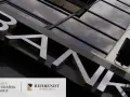 Litery "BANK" na fasadzie budynku. Kancelaria prawna Behrendt Wspólnicy specjalizuje się m.in. w sprawach dotyczących odsetek ustawowych.