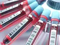 Probówki z krwią w wirówce laboratoryjnej. To standardowe badanie krwi, które pomaga zdiagnozować wiele schorzeń.
