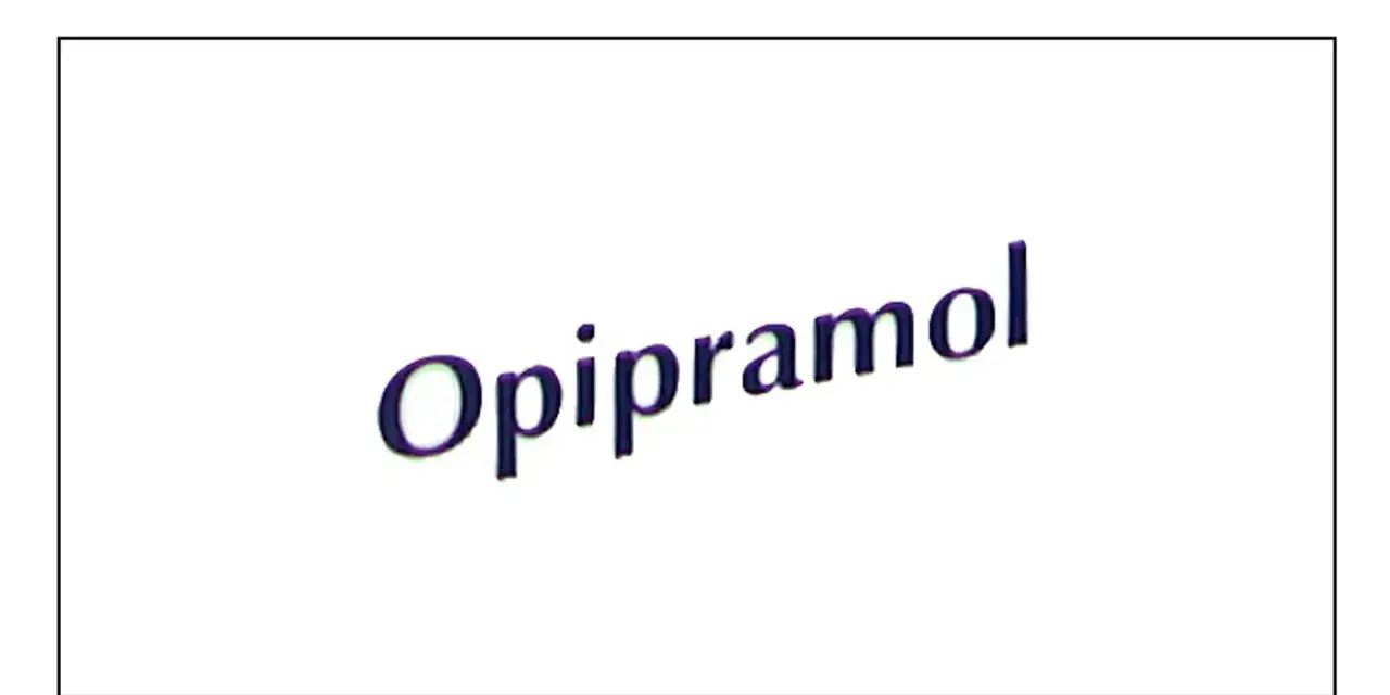 Napis "Opipramol" w kolorze granatowym z fioletowym cieniem, lekko pochylony.