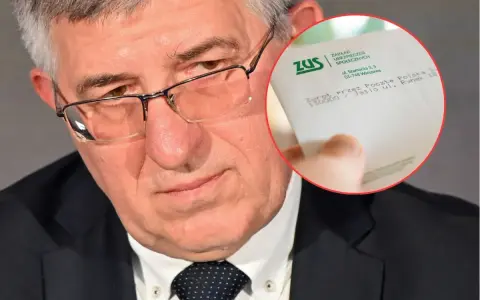 Mężczyzna w okularach trzyma dokument ZUS. Zastanawia się, ile można dorobić do emerytury, by nie stracić świadczeń.