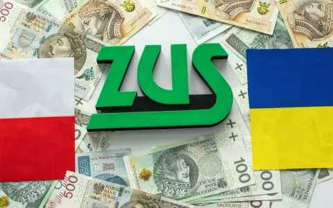 ZUS, polskie i ukraińskie flagi, banknoty. Temat: emerytura dla ukraińców.