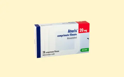 Pudełko leku Atoris 20 mg, zawierające 28 tabletek powlekanych do stosowania doustnego.