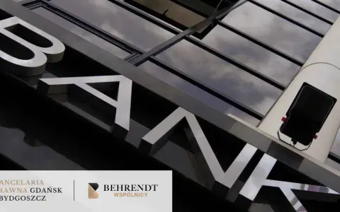 Litery "BANK" na fasadzie budynku. Kancelaria prawna Behrendt Wspólnicy specjalizuje się m.in. w sprawach dotyczących odsetek ustawowych.