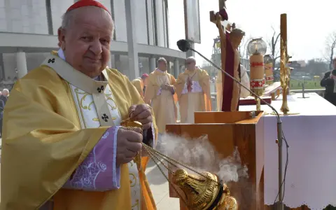 Kardynał Dziwisz: Ile emerytury dostaje z ZUS i Kościoła?