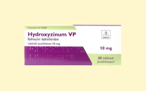 Opakowanie leku Hydroxyzineum VP, zawierające 30 tabletek powlekanych po 10 mg.