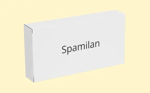 Białe pudełko z napisem Spamilan na jasnym tle.