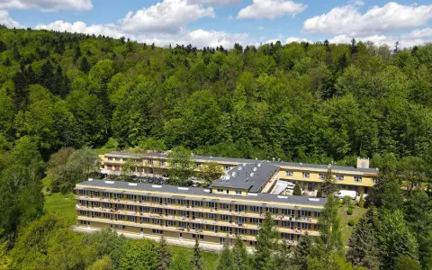 Sanatorium Iwonicz-Zdrój: Przewodnik dla seniora. NFZ czy prywatnie?