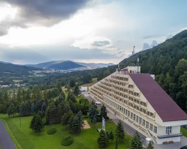 Wysowa-Zdrój NFZ: Beskid vs Biawena które sanatorium wybrać?