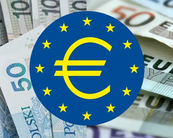 Symbol euro na tle polskich banknotów i banknotów euro. Czy to zapowiedź euro w Polsce?