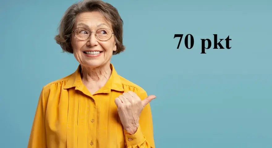 Uśmiechnięta starsza pani w żółtej bluzce wskazuje kciukiem na tekst "70 pkt", sugerując świadczenie wspierające punkty.
