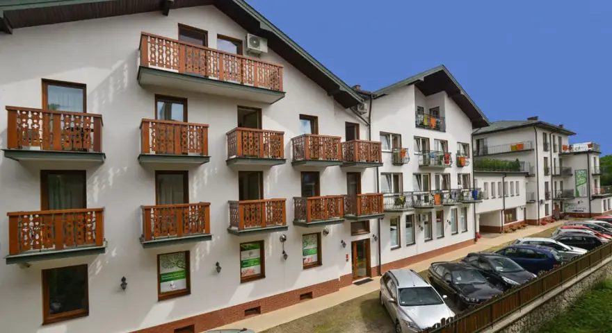 Sanatorium Busko-Zdrój dla seniora: Jak wybrać i ile kosztuje?