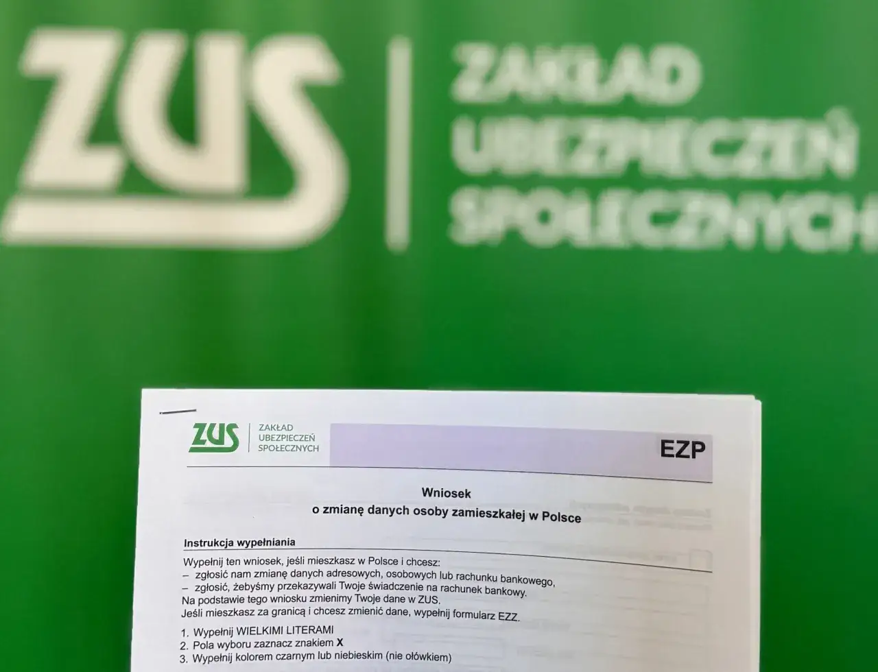 Formularz ZUS EZP do zmiany danych osoby zamieszkałej w Polsce. Wniosek może być pomocny przy ubieganiu się o rentę chorobową po 50 roku życia.